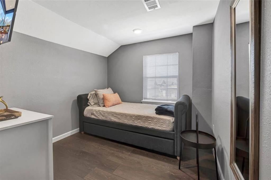 Super Cozy 2 Bedroom With Fast Wifi And Queen Bed Close To Downtown Houston!! ภายนอก รูปภาพ