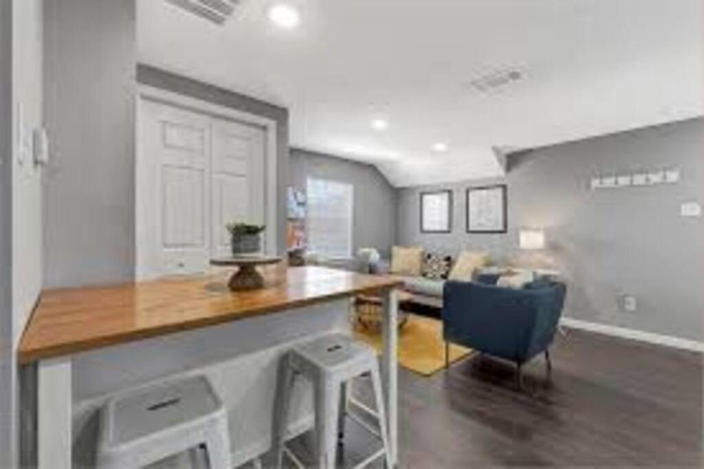 Super Cozy 2 Bedroom With Fast Wifi And Queen Bed Close To Downtown Houston!! ภายนอก รูปภาพ