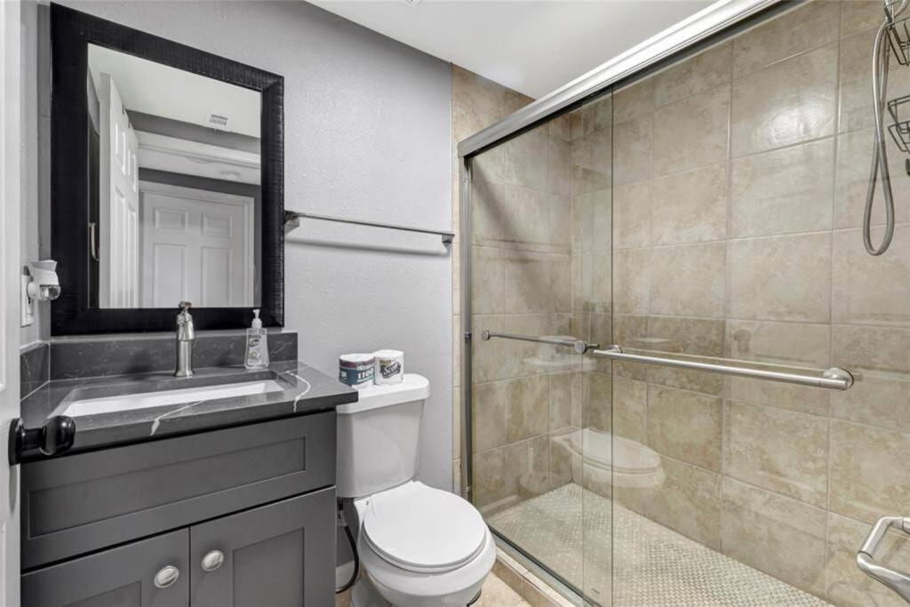 Super Cozy 2 Bedroom With Fast Wifi And Queen Bed Close To Downtown Houston!! ภายนอก รูปภาพ